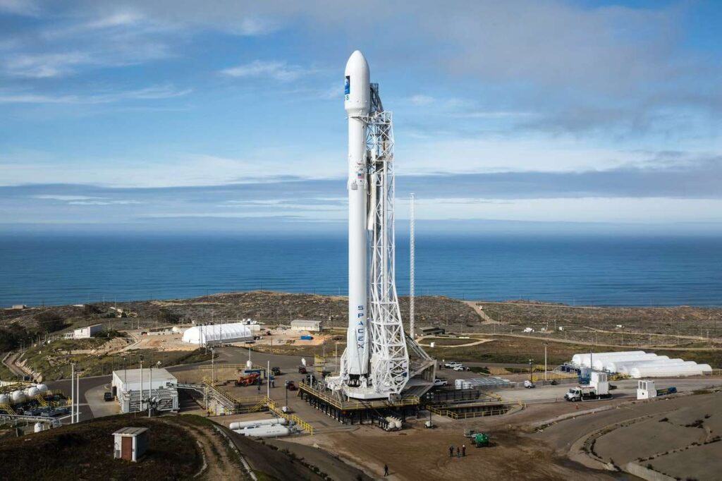 pexels-spacex-586040